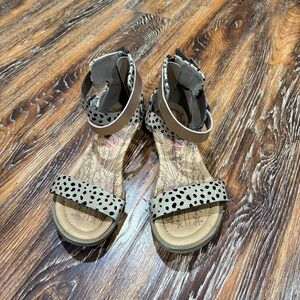 Blowfish Girls Size 3 Zip Up Harness Buckle Sandals Rose Gold Pixie Leopard Shoe